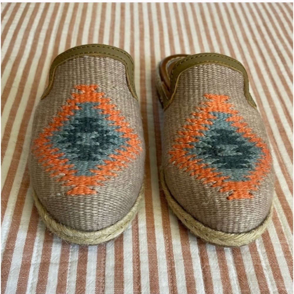 Born Women’s Southwest Style Mule, size 6